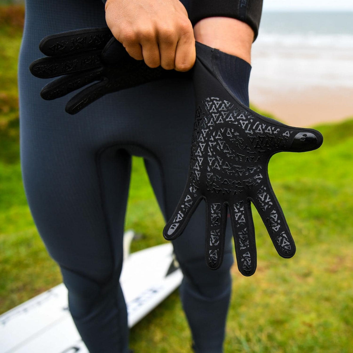 Xcel 2mm Comp-X 5 Finger Wetsuit Gloves - Black - 5 Finger Wetsuit Gloves by Xcel