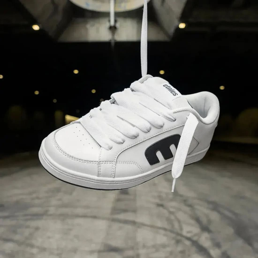 Etnies Kingpin 2K Skate Shoes - White/Black