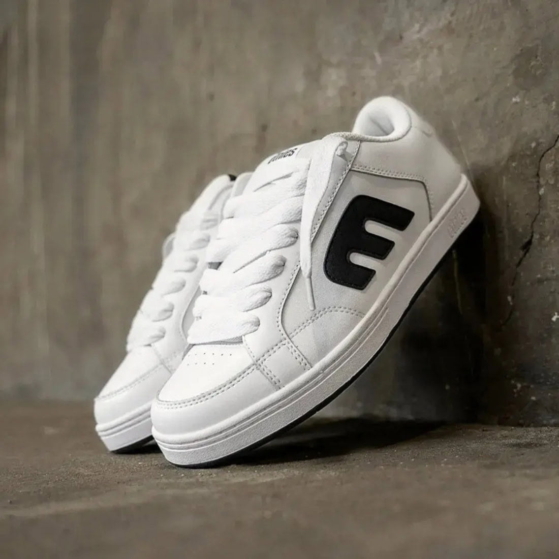 Etnies Kingpin 2K Skate Shoes - White/Black