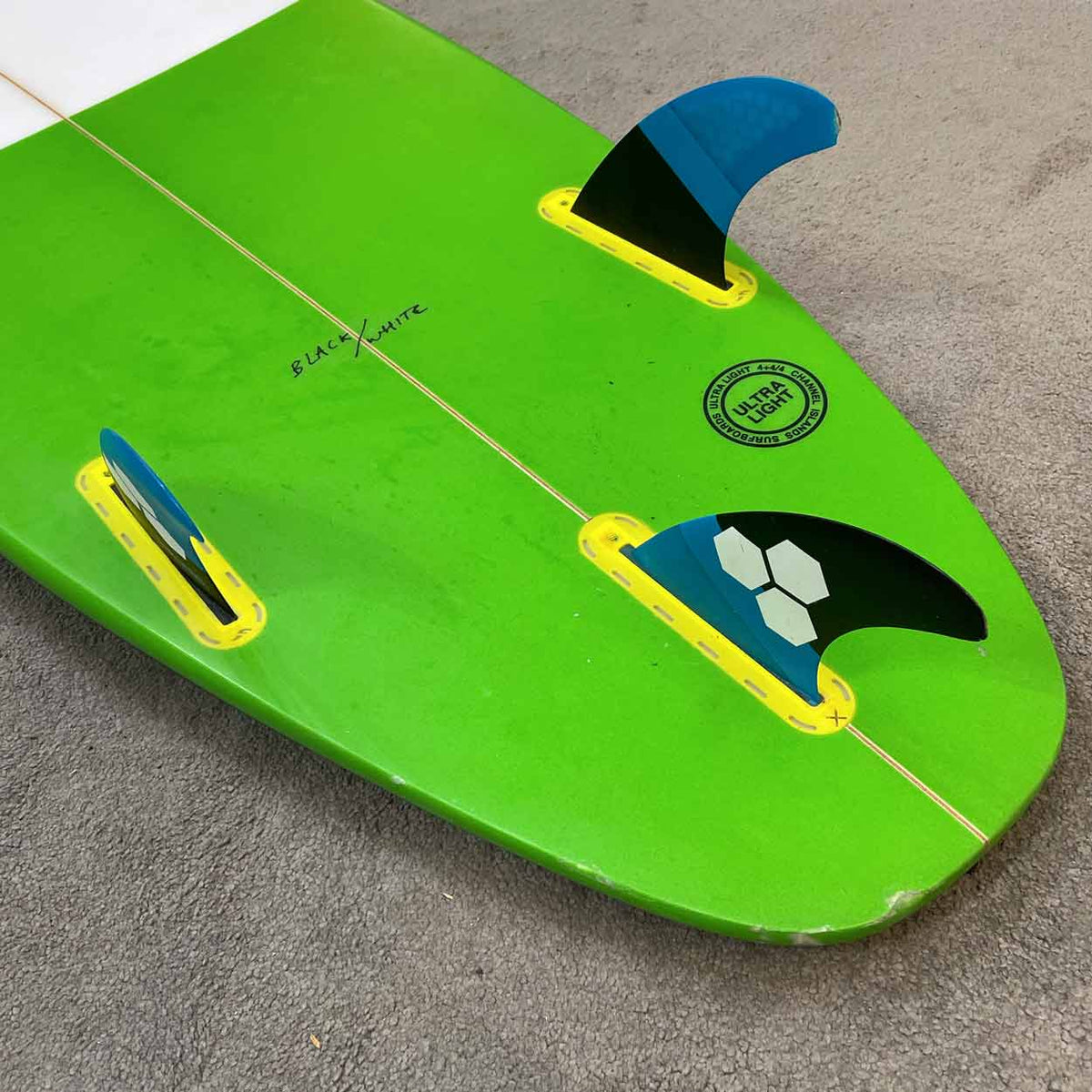 Channel Islands 5'9 Black & White Second Hand Shortboard 26.5L - Green Spray - Second Hand Shortboard by Channel Islands 5ft 9