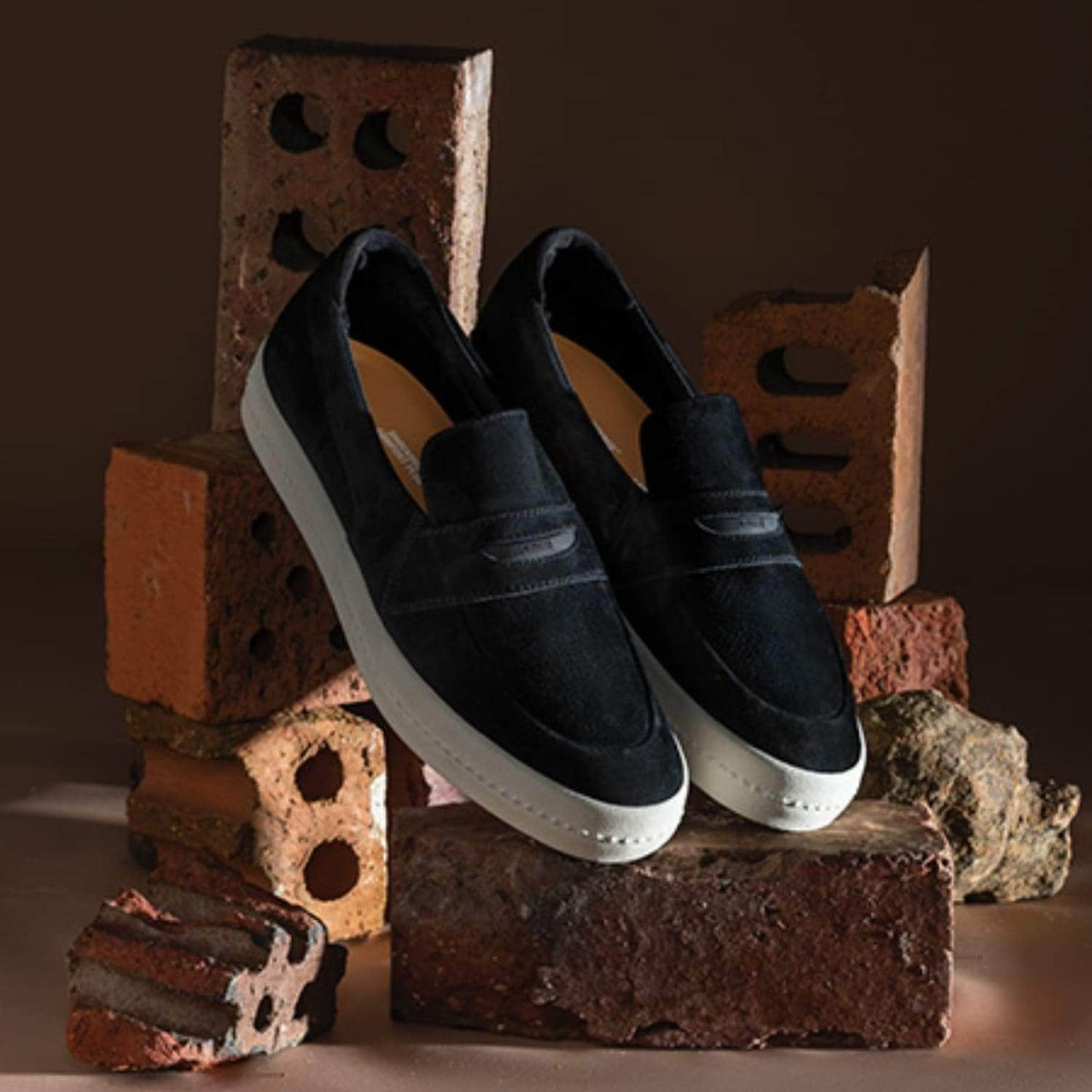 Globe Liaizon Slip On Shoes - Black/Antique White